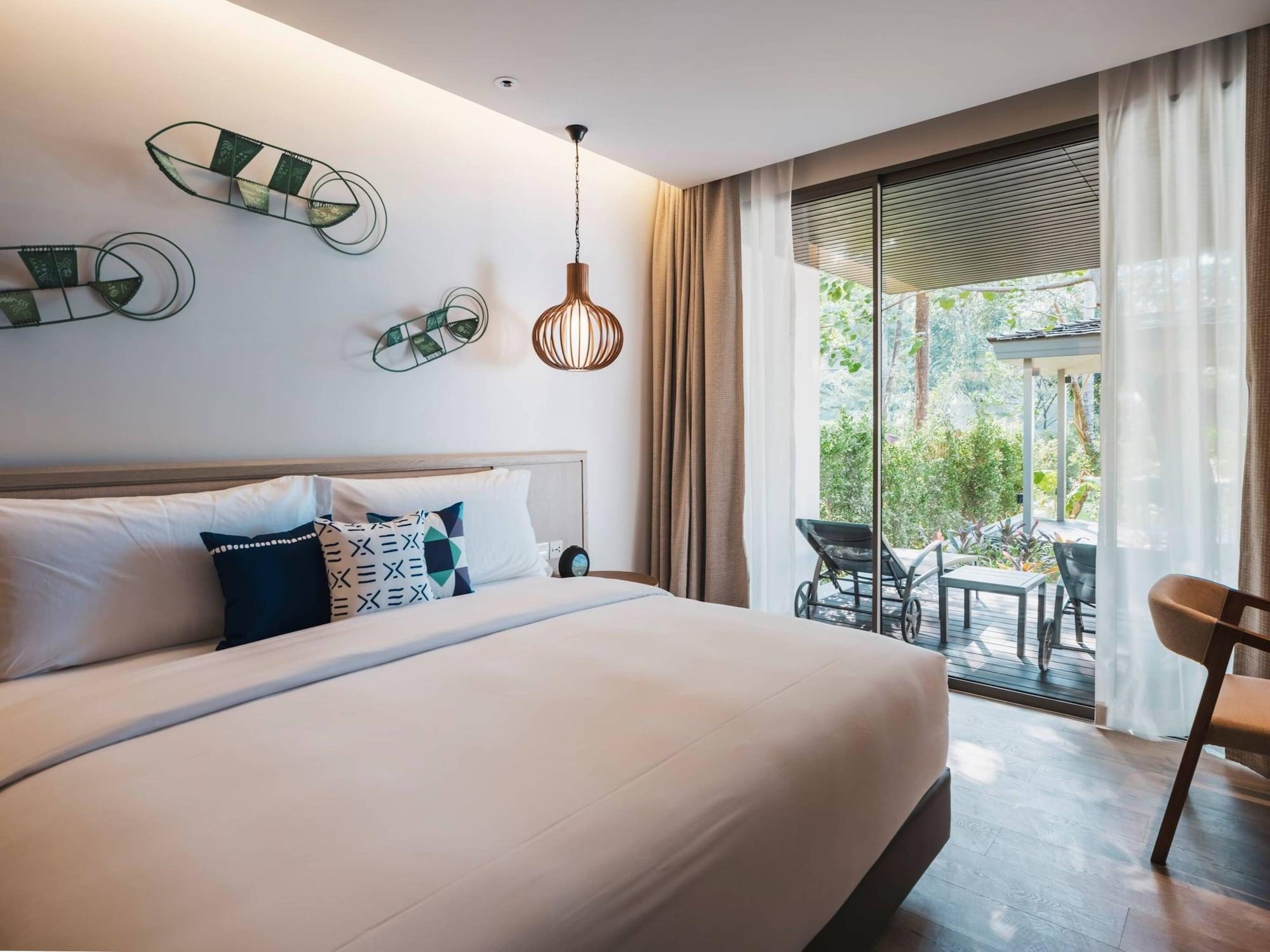 Avani Plus Khao Lak Resort Екстериор снимка