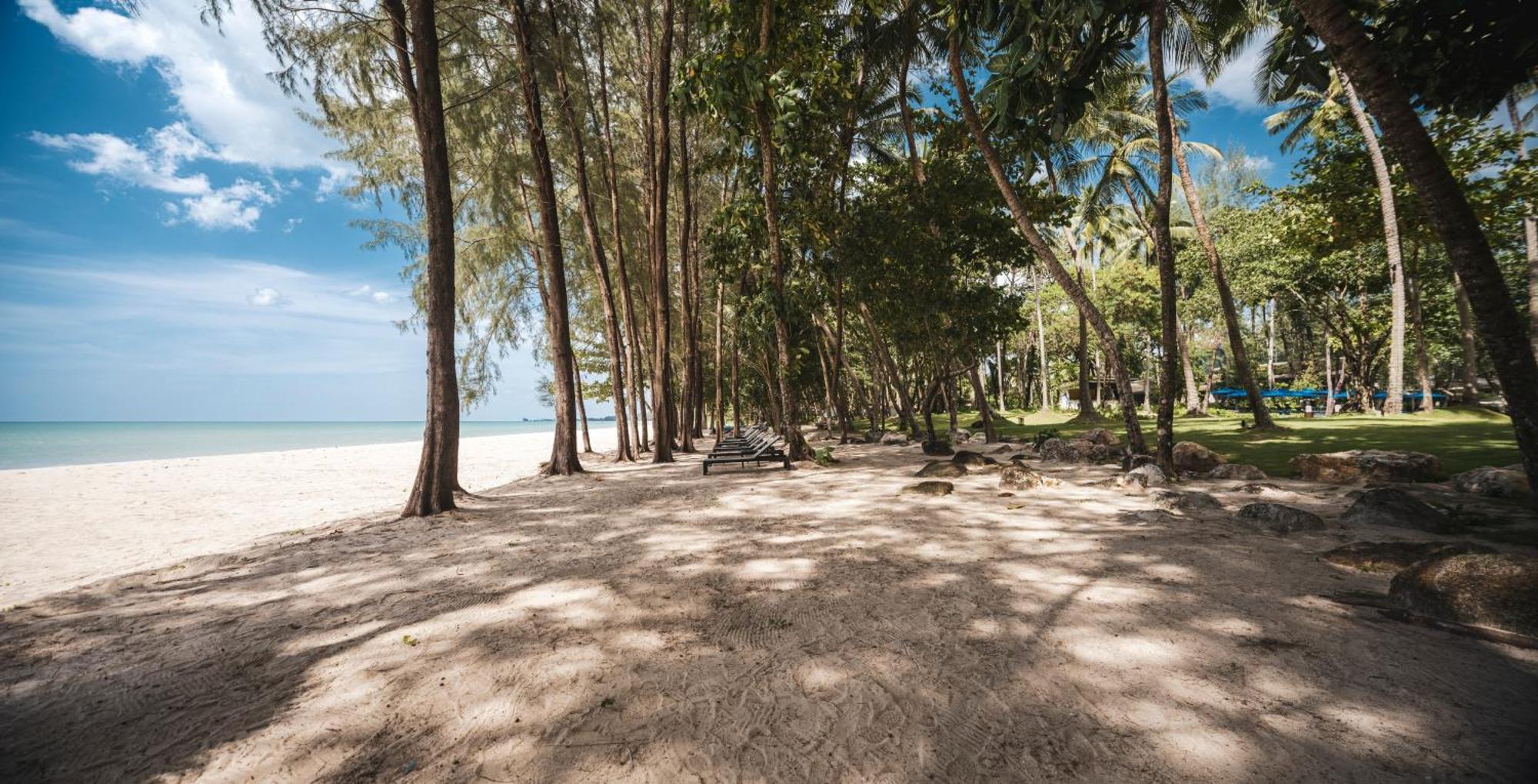 Avani Plus Khao Lak Resort Екстериор снимка
