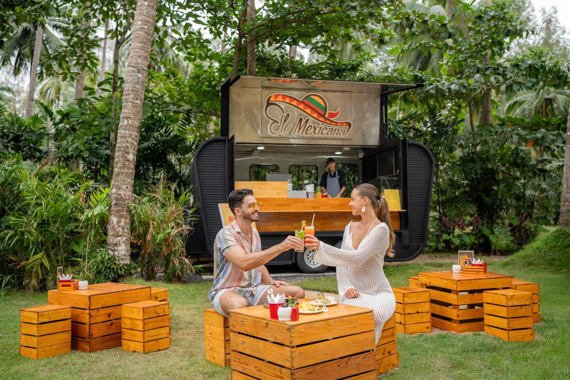 Avani Plus Khao Lak Resort Екстериор снимка